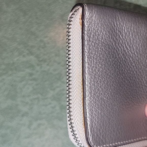 Coach Women's Zip Around accordion Wallet in Pebbled Leather Metallic silver - Picture 14 of 14